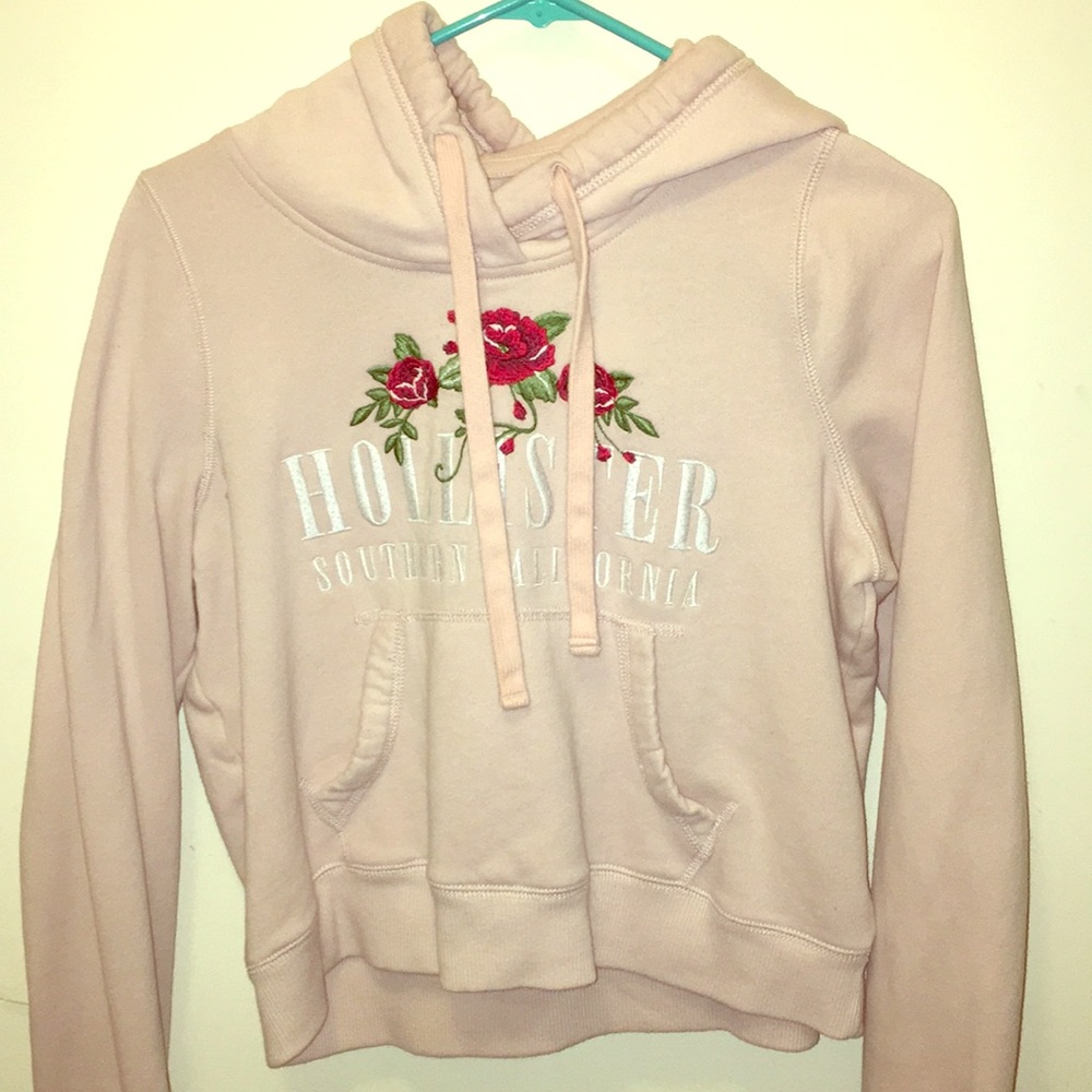 Slightly cropped pastel pink Hollister hoodie